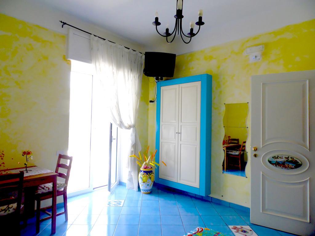 Dimora Carlo III Bed & Breakfast Vietri Стая снимка